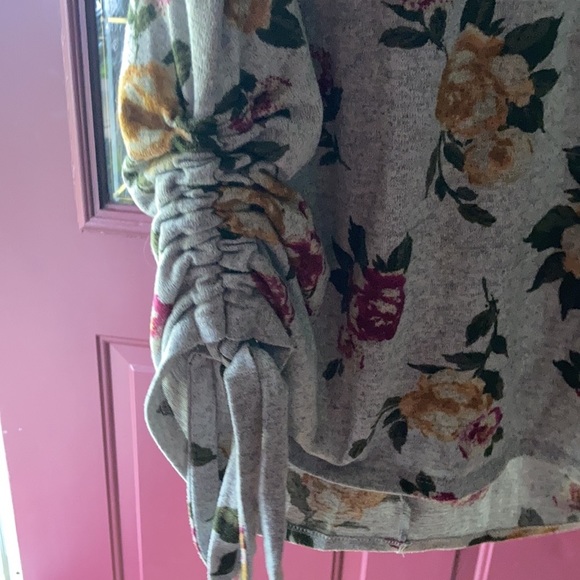 Cure brand large floral 3/4 sleeve top - Picture 5 of 5